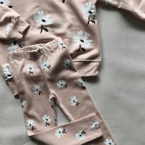 Komplet pudrowy RÓŻ+ białe kwiatki