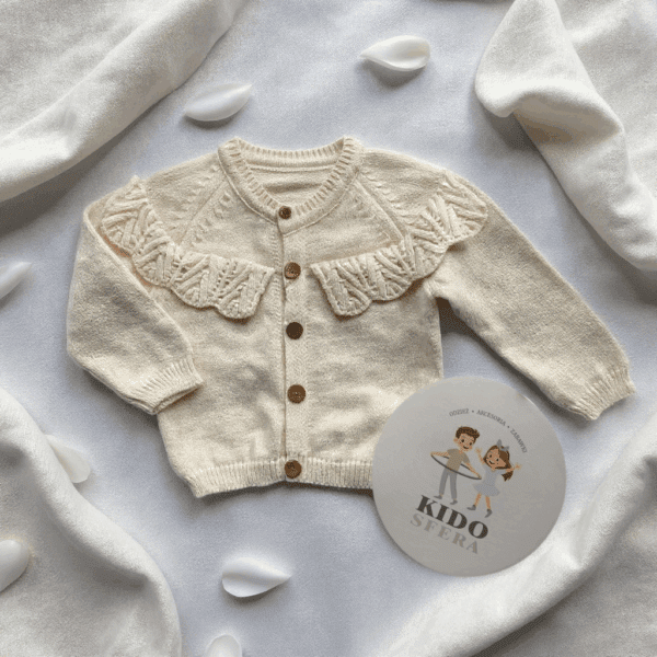 Beżowy sweterek z falbanką