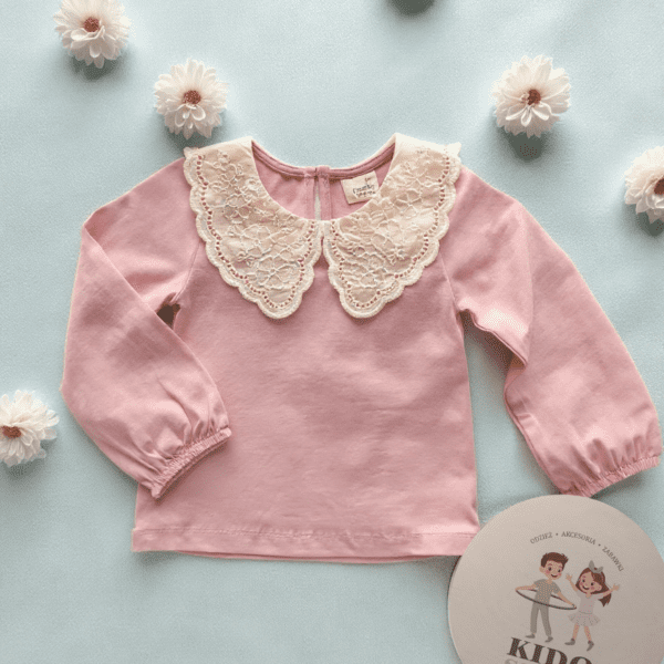 Bluzeczka z ozdobnym kołnierzem